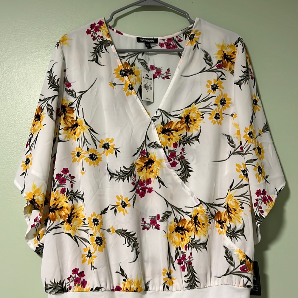 NWT Express White Floral Short Sleeve Blouse Body Suit, Size Women’s XL